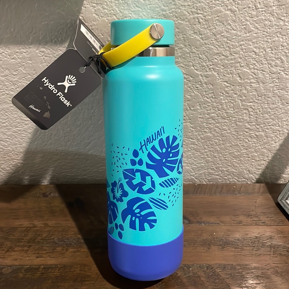 Brand new hydro flask limited edition Hawaii.40oz.  (1.19L)